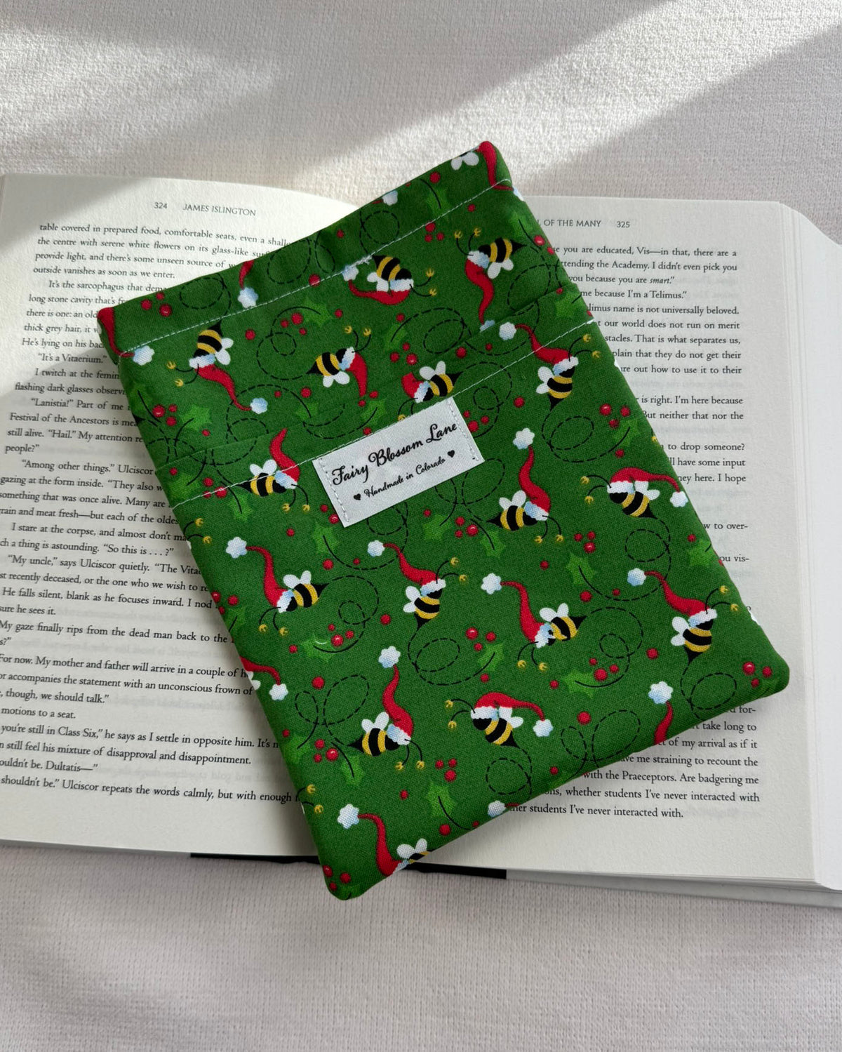 Christmas Bee Book Sleeve